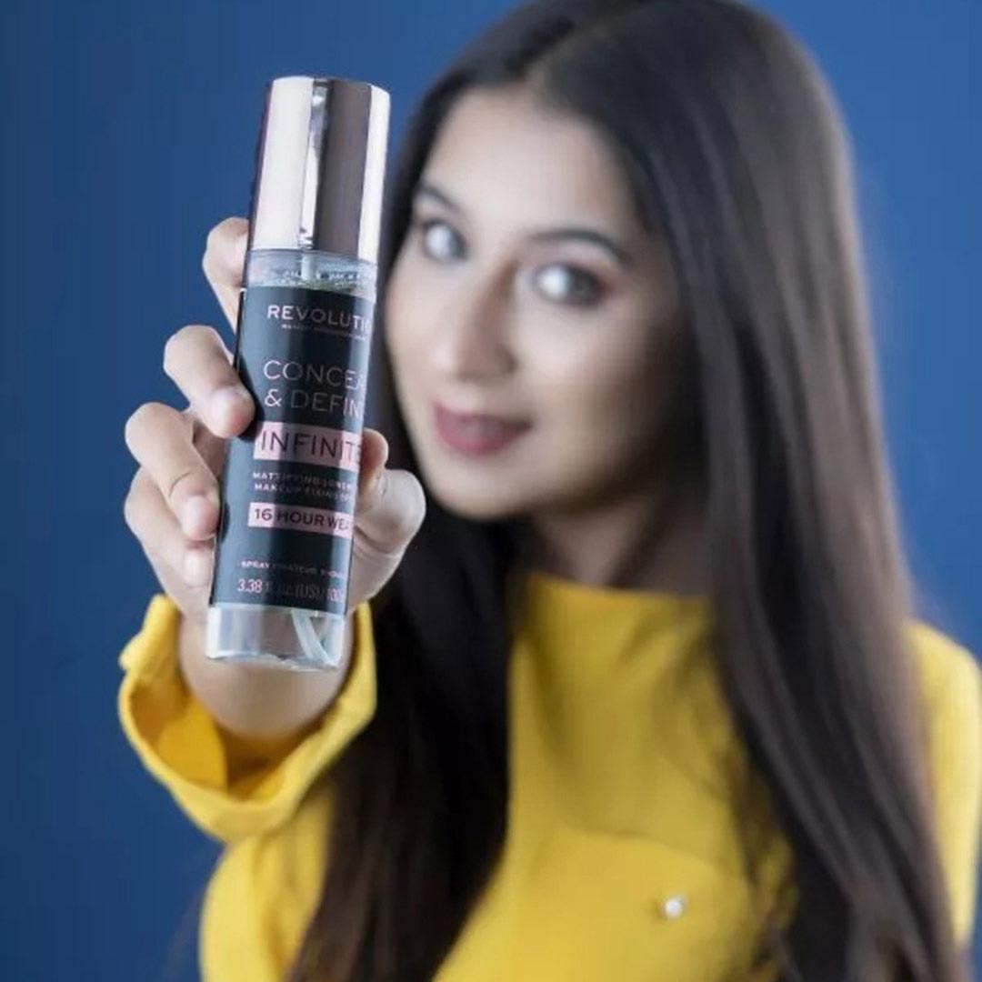 18670 – Makeup Revolution Conceal & Define Infinite Setting Spray_1